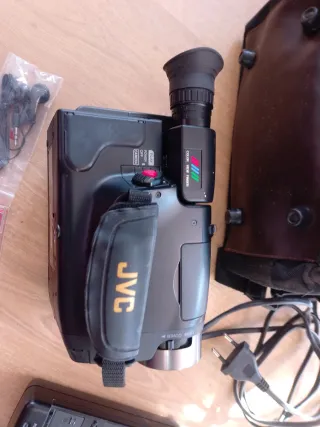 Videocámara JVC Compact VHS GR-AX370EG