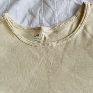 Camiseta crop Brandy Melville vainilla