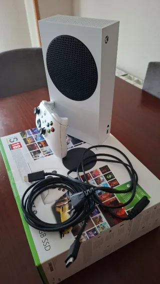 Xbox Series S Blanca + Mando