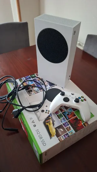 Xbox Series S Blanca + Mando