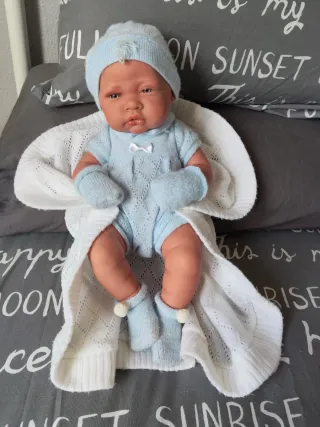 Muñeco Antonio Juan, bebé realista con traje azul