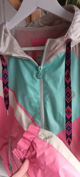 Sudadera deportiva. Chaqueta cortavientos