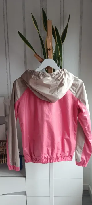 Sudadera deportiva. Chaqueta cortavientos