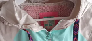 Sudadera deportiva. Chaqueta cortavientos