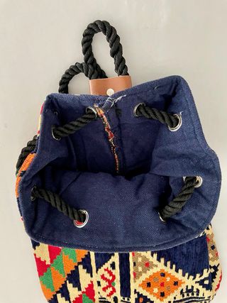 Mochila étnica con cordón