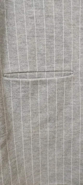 Mono corto gris con rayas