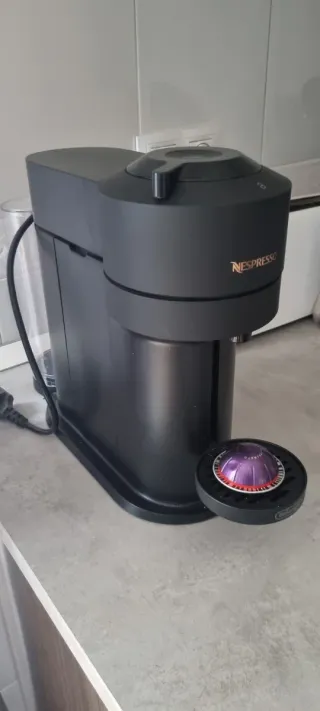 Cafetera Nespresso Vertuo Next Negra