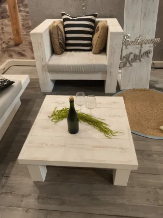 Mesa de centro de madera blanca