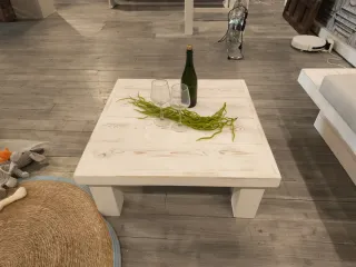 Mesa de centro de madera blanca