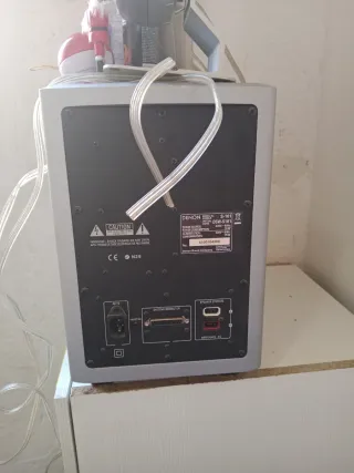 Altavoces y Bombo Gris