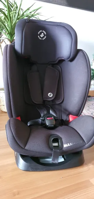 Maxi-Cosi Titan Black