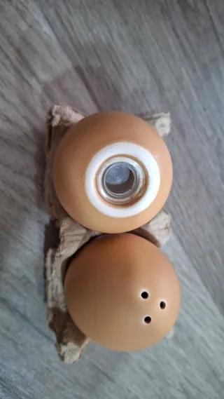 Salero y pimentero huevo cerámica