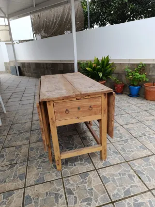 Mesa tocinera de alas de madera