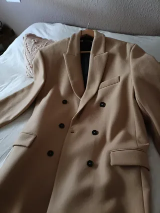 Abrigo Zara colaboración especial con MONTEGO