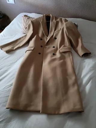 Abrigo Zara colaboración especial con MONTEGO