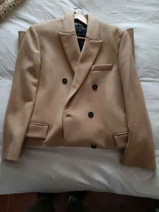 Abrigo Zara colaboración especial con MONTEGO