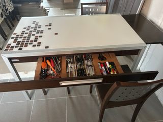 Mesa cocina extensible + 2 sillas + 3 taburetes