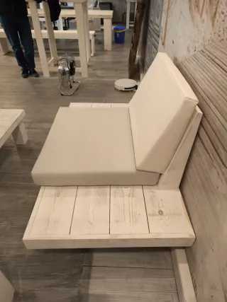 Sillón de madera blanco