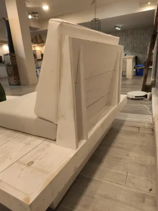 Sillón de madera blanco