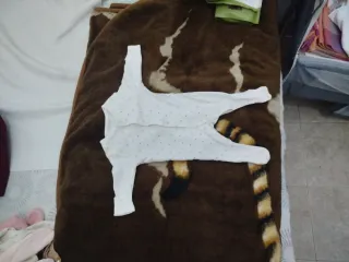 Mono bebé peluche blanco y pijamas 0-3 meses