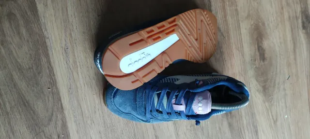 Zapatillas Diadora V7000