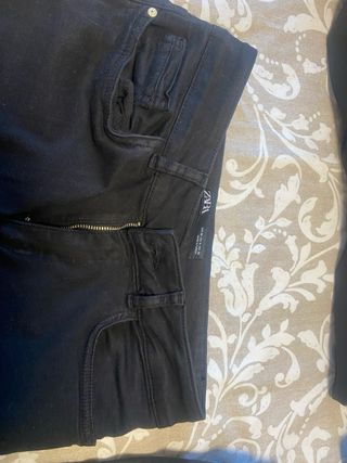 Pantalones negros con rotos