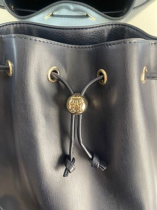 Iconic Tommy Hilfiger Bucket Bag Auténtico