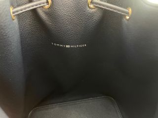 Iconic Tommy Hilfiger Bucket Bag Auténtico