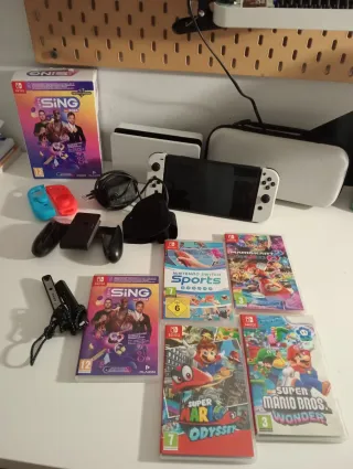 Nintendo Switch OLED Bianca + Giochi + 2 microfoni