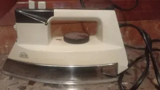 Plancha Jata Blanca y Negra