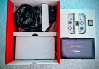 Nintendo Switch OLED + Accessori + Gioco