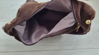 Bolso ante marrón tachas doradas
