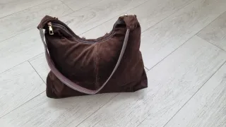 Bolso ante marrón tachas doradas
