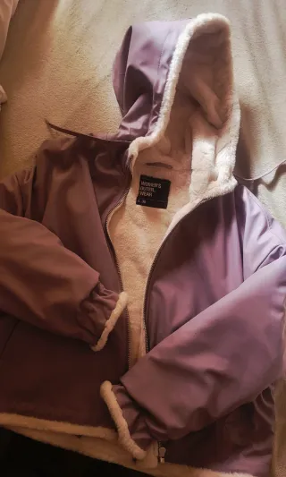 Abrigo morado y beige Talla M