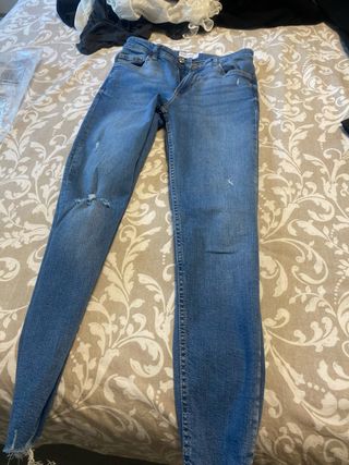 Pantalones vaqueros desgastados