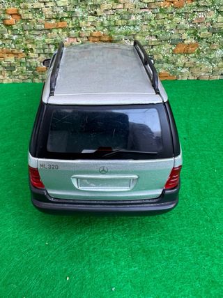 Mercedes-Benz ML – Maisto – Escala 1:24