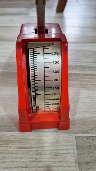 Báscula de cocina roja