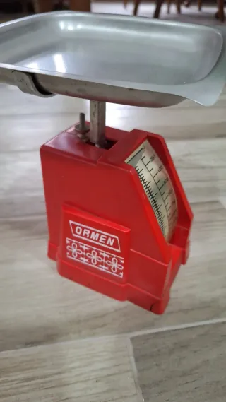 Báscula de cocina roja