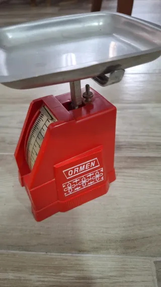 Báscula de cocina roja