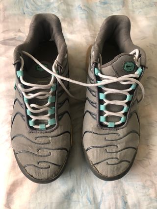 Nike Air Max grises y turquesa