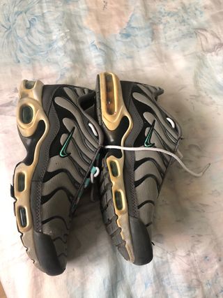 Nike Air Max grises y turquesa