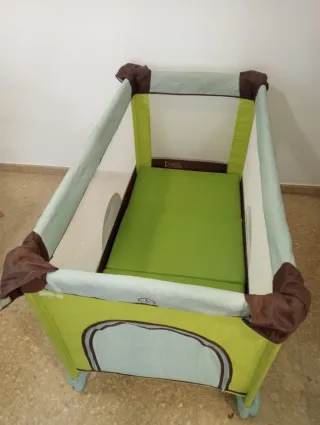 Cuna de viaje con funda