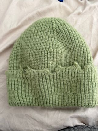 Gorra de invierno verde desgastada
