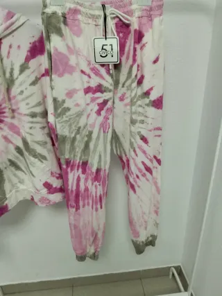 Conjunto tie-dye sudadera y pantalón
