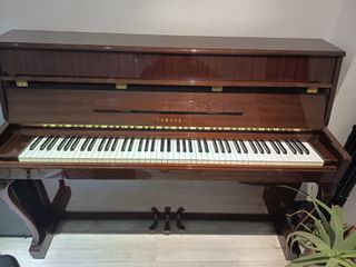 Piano Yamaha M1S