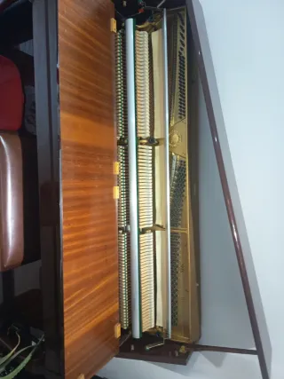 Piano Yamaha M1S