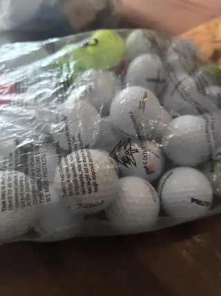 Bolas de golf Srixon y TaylorMade