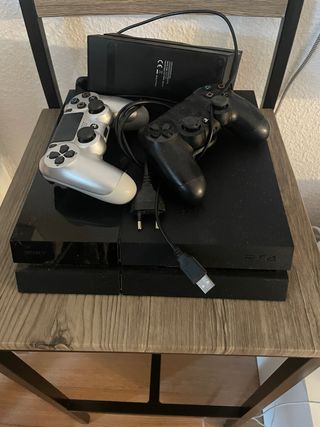 PS4 (Playstation 4) Nera + 2 controller