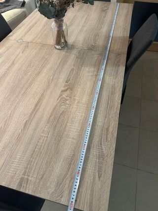 Mesa extensible madera + 4 sillas grises