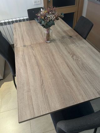 Mesa extensible madera + 4 sillas grises